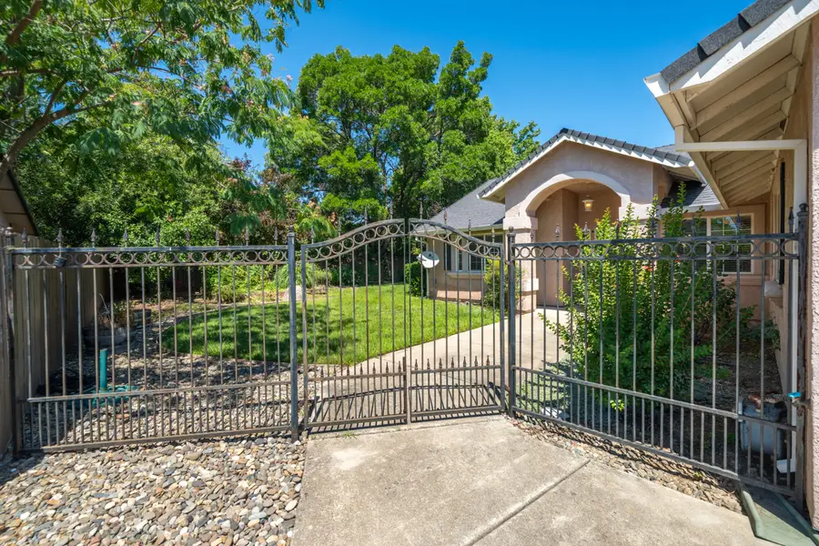 608 Saint Thomas Parkway, Redding, CA 96003 - #3