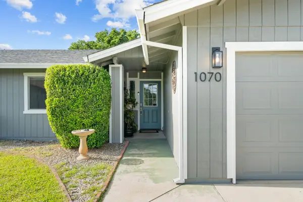 1070 Dara Court, Redding, CA 96003