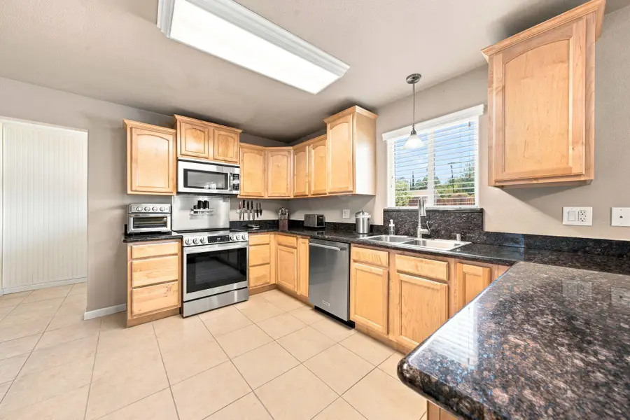 2814 Oakview Drive, Redding, CA 96002 - #2
