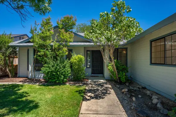 1545 Fresia Way, Redding, CA 96003