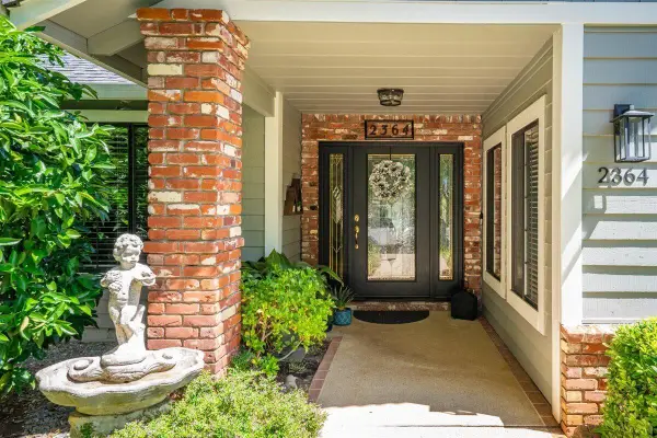 2364 La Madre Court, Redding, CA 96002