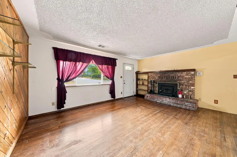 1704 Burksgarden Street, Redding, CA 96002 - #3