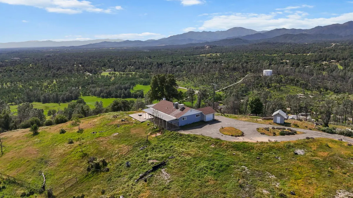13497 Old Oregon Trail, Redding, CA 96003 - #1