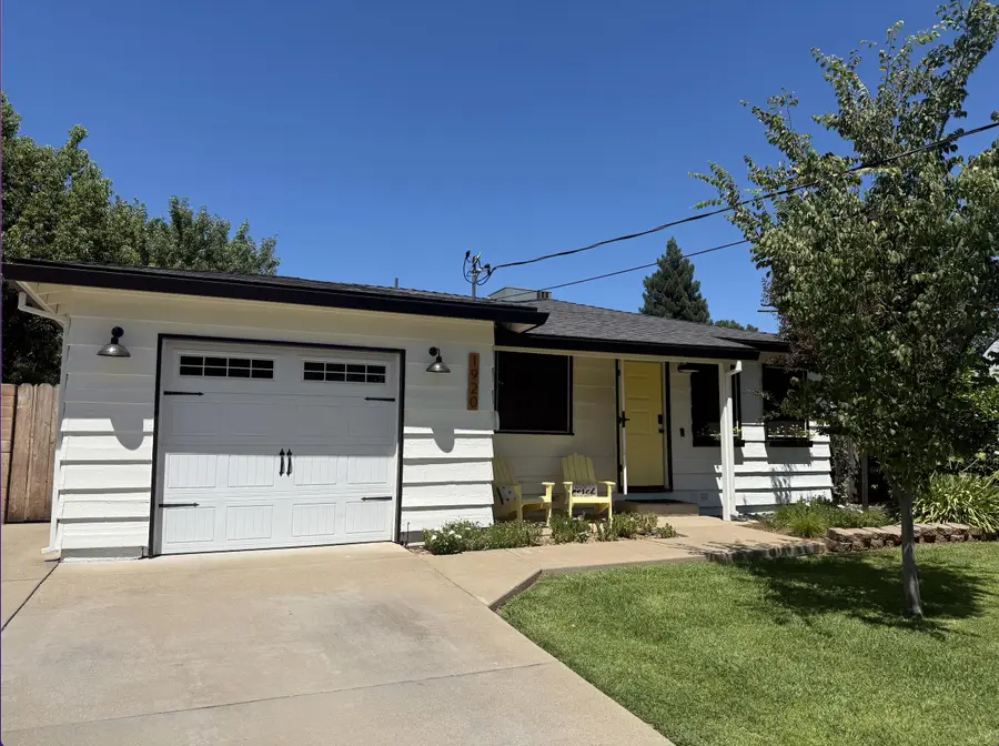1920 Carleton Street, Redding, CA 96002 - #2