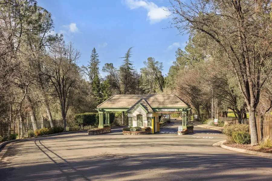 19506 San Vincente Drive, Redding, CA 96003 - Image #2