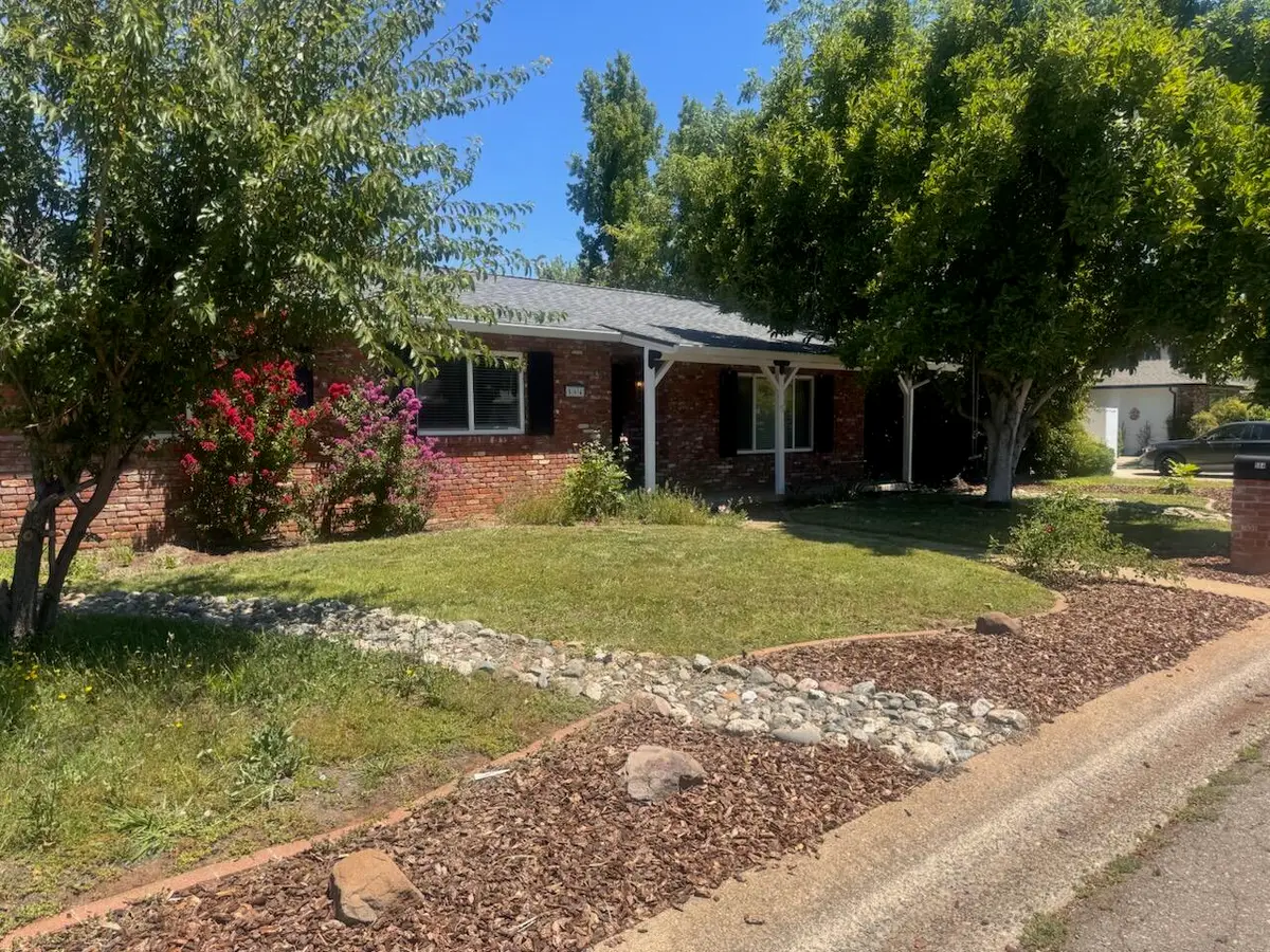 564 Estate Street, Redding, CA 96002 - #1