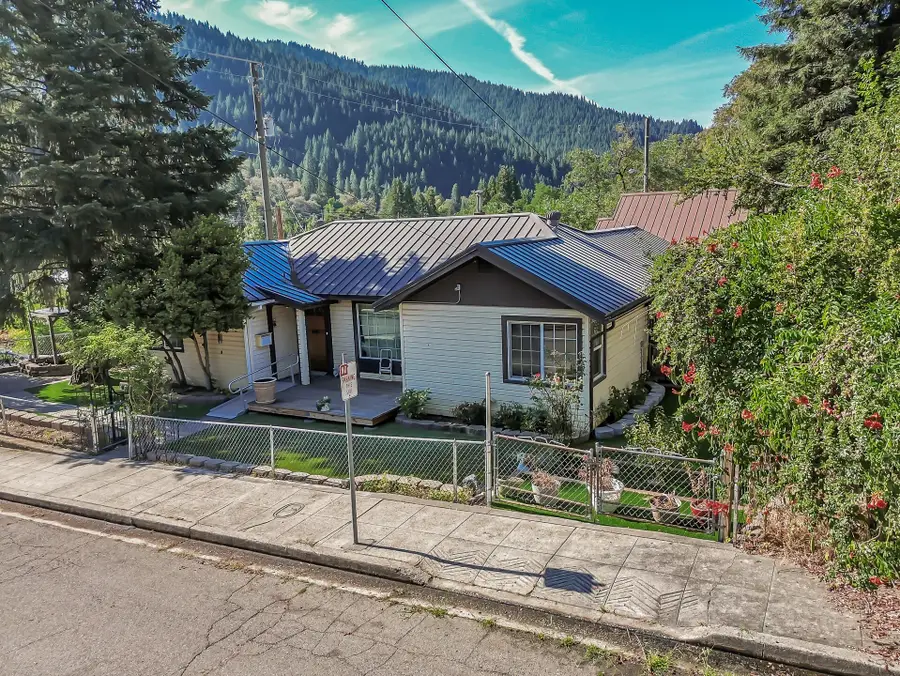 4104 Grover Street, Dunsmuir, CA 96025 - #2