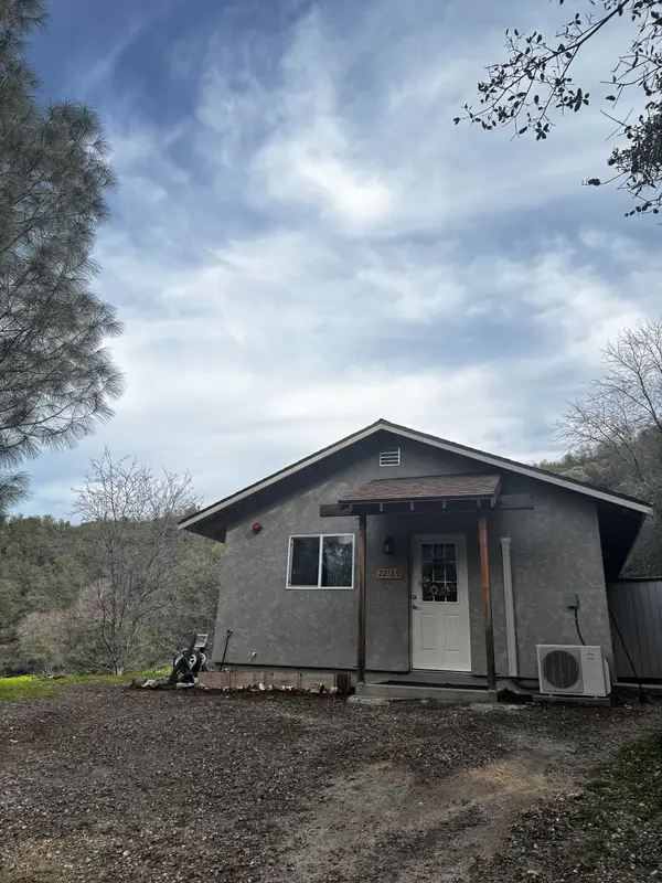 22169 NE Ravine Court, Redding, CA 96003