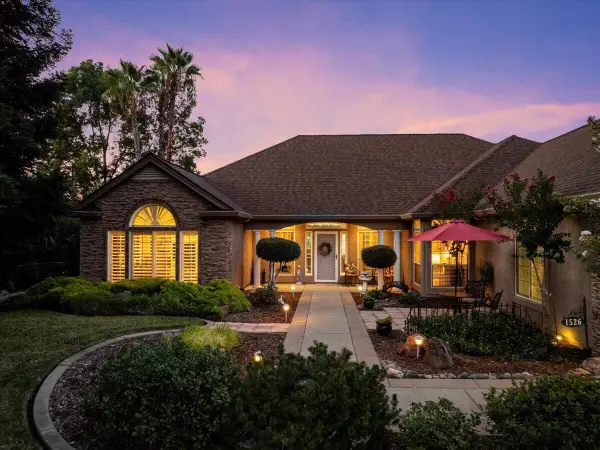 1526 Gold Hills Drive, Redding, CA 96003