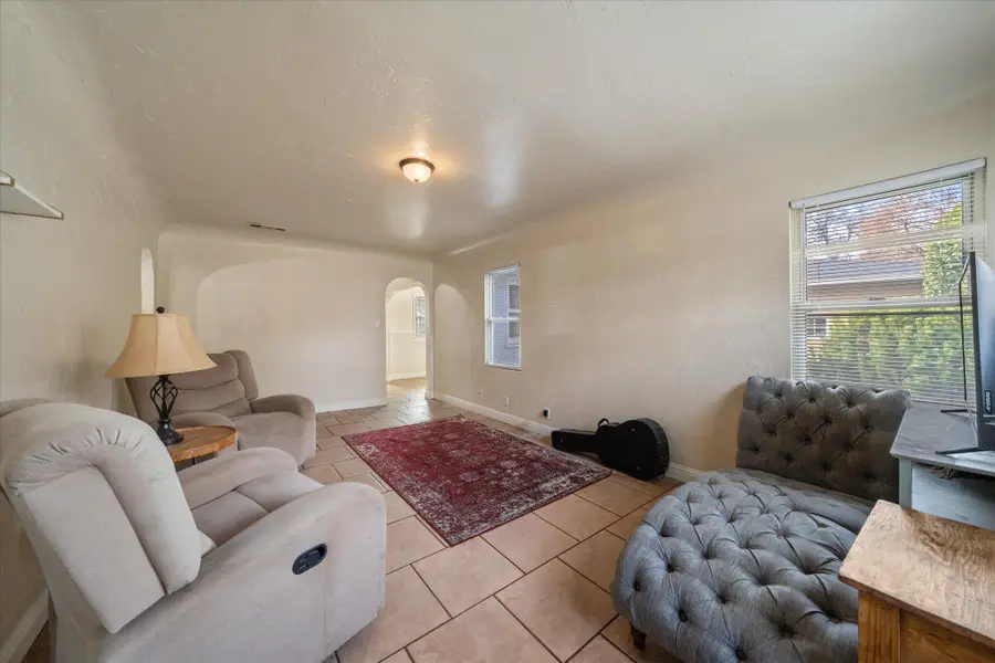 409 Smile Place, Redding, CA 96001 - Image #3