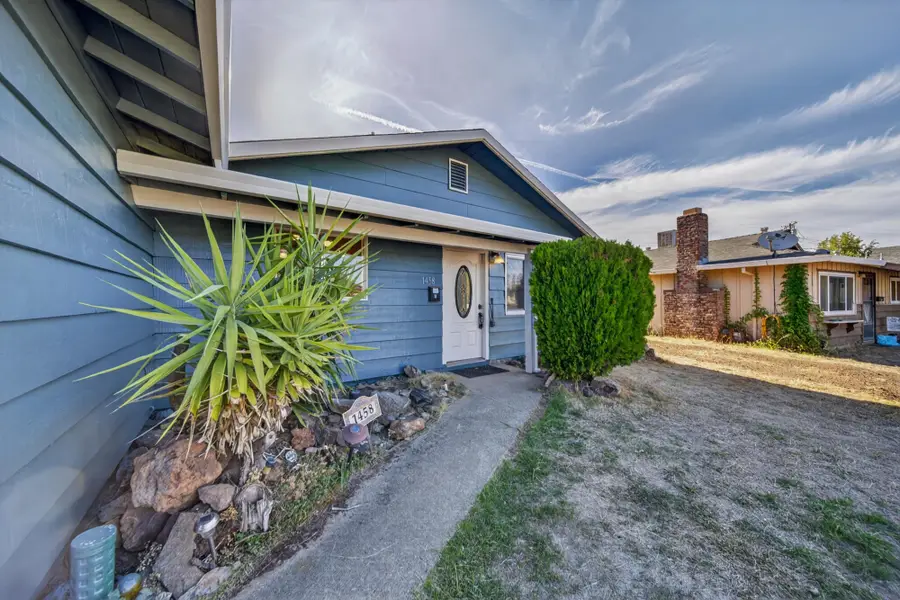 1458 Hemlock Avenue, Anderson, CA 96007 - #2