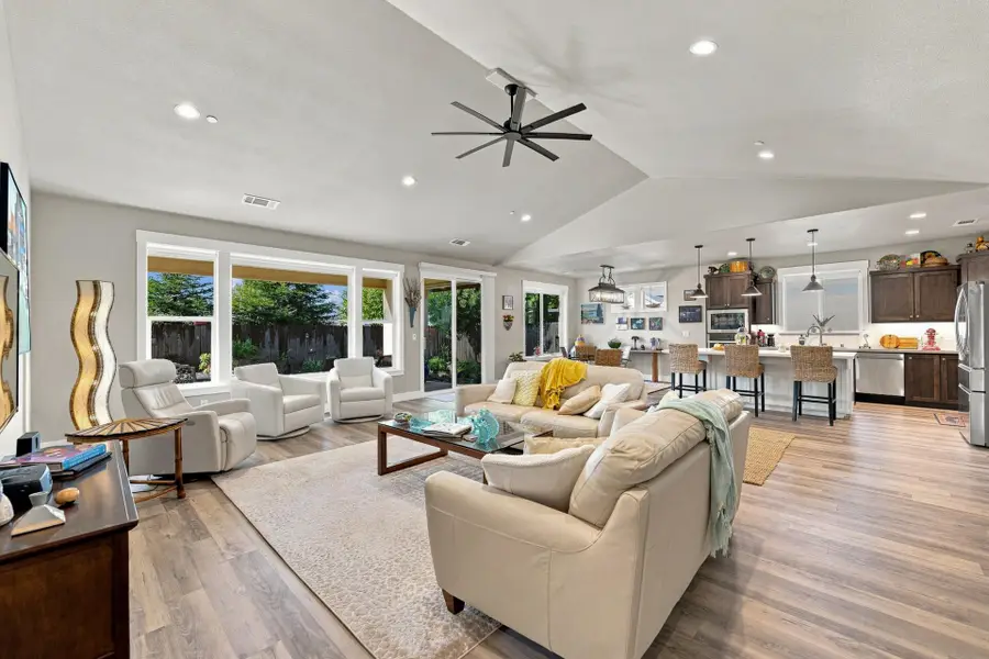 3577 Laver Street, Redding, CA 96002 - #2