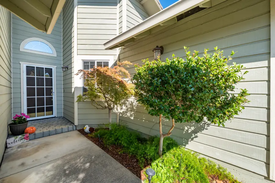 636 Saint Thomas Parkway, Redding, CA 96003 - #2