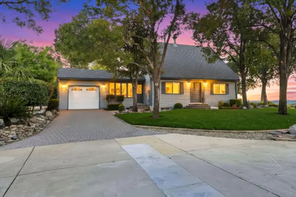 15189 La Paloma Way, Redding, CA 96001
