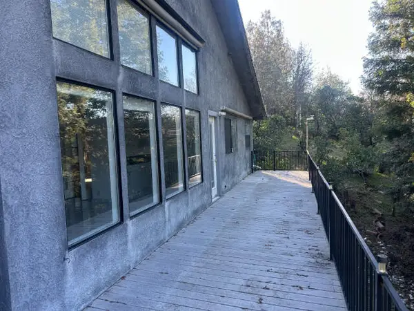 582 River Oaks Drive, Redding, CA 96001