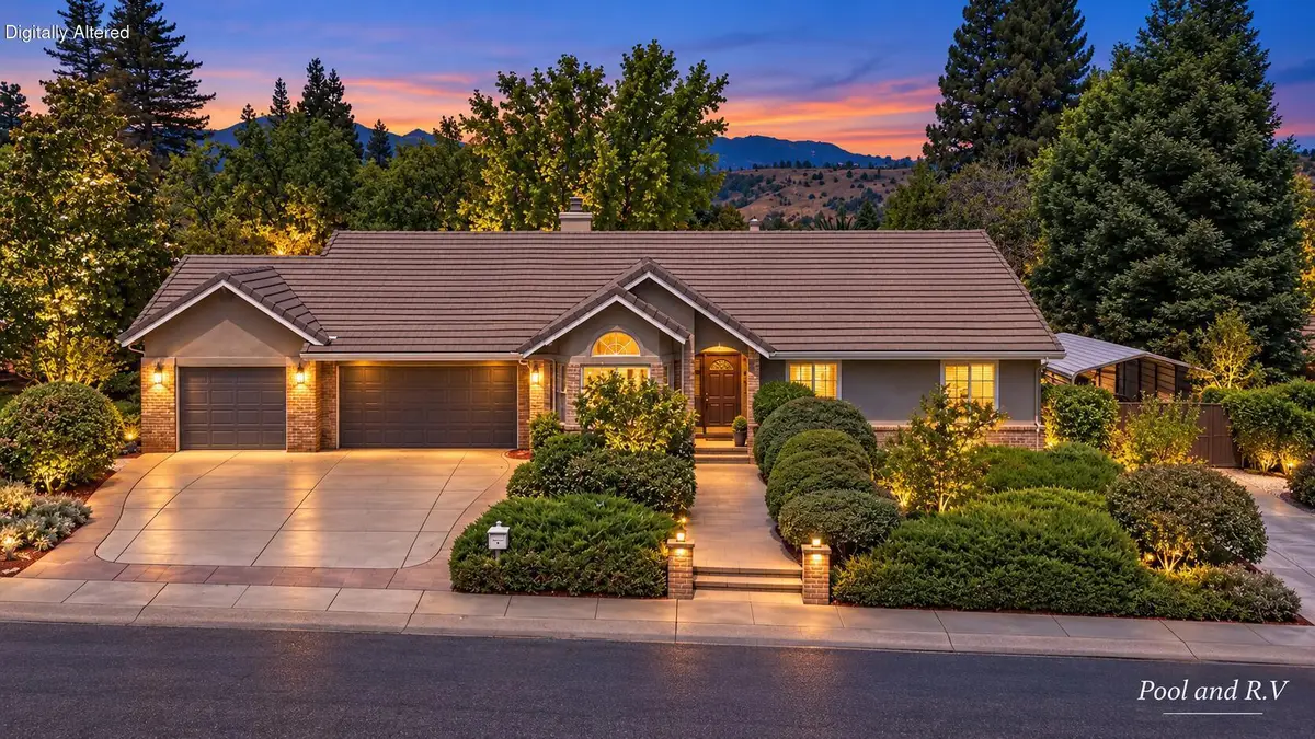 568 River Oaks Drive, Redding, CA 96001 - #1