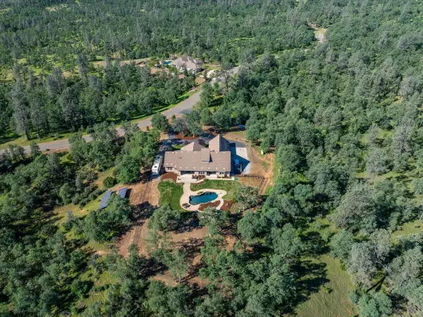 16280 Canto De Las Lupine Drive, Redding, CA 96001