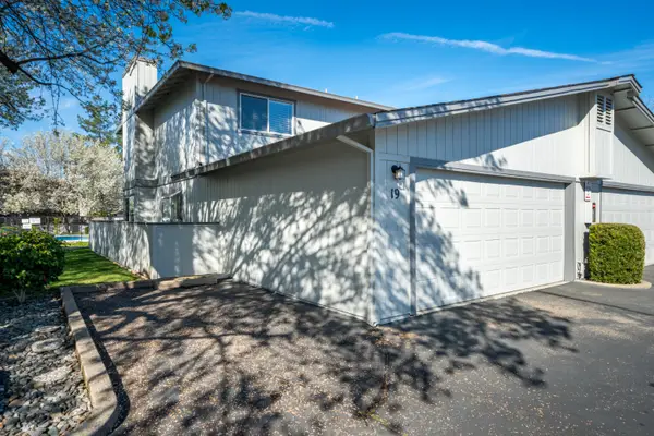 200 Ridgetop Drive #APT 19, Redding, CA 96003