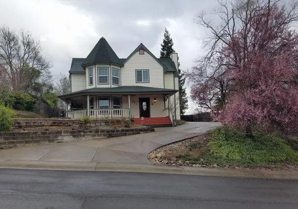 965 Willow Brook Lane, Redding, CA 96003