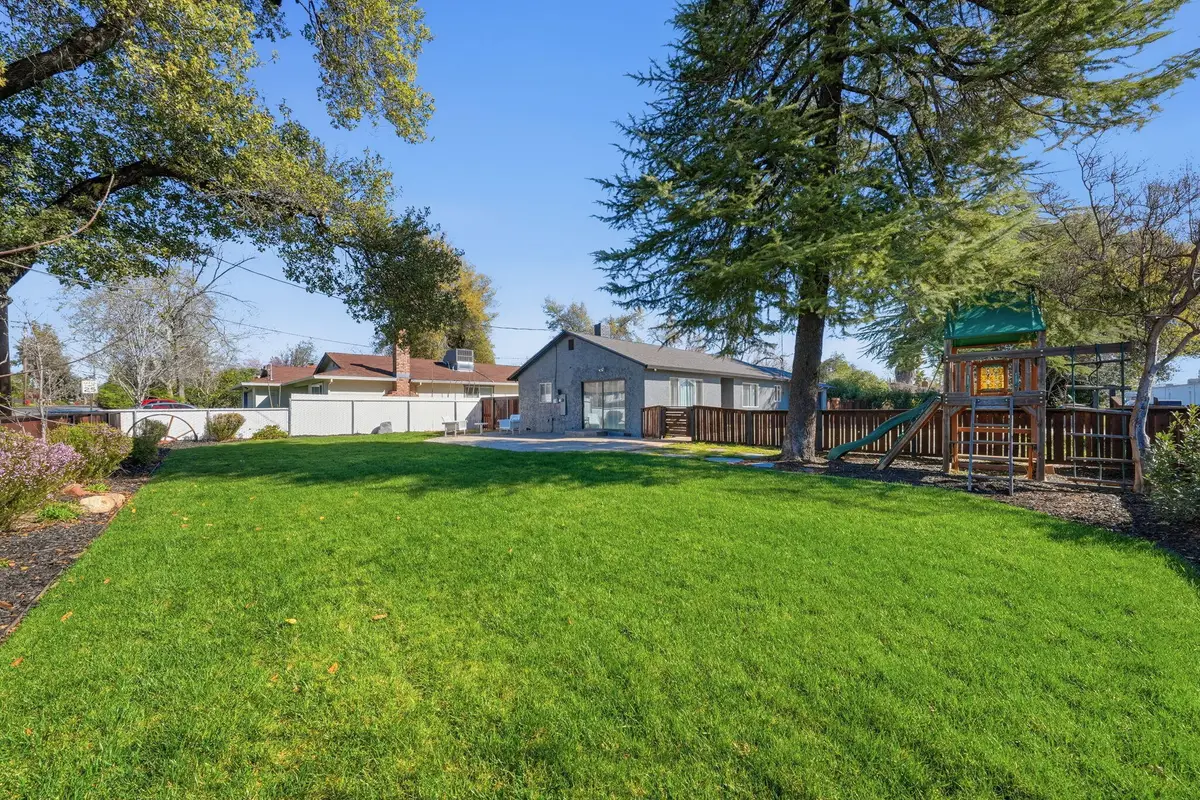 890 Parsons Drive, Redding, CA 96002 - #1