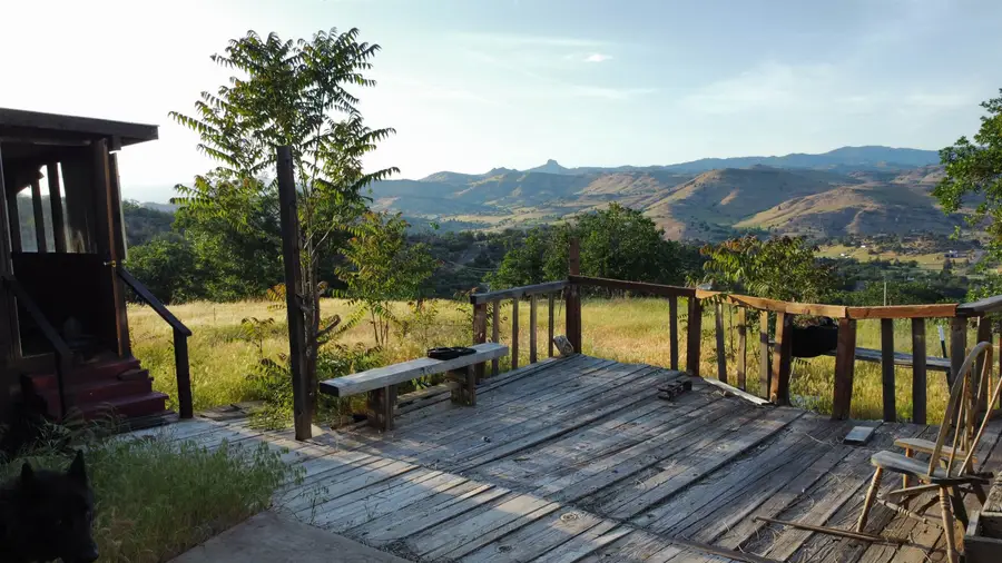 2735 Antelope Ct, Hornbrook, CA 96044 - Image #2