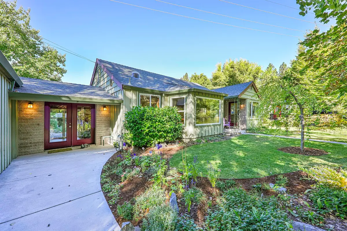 925 Douglas Ln., Mount Shasta, CA 96067 - Image #1