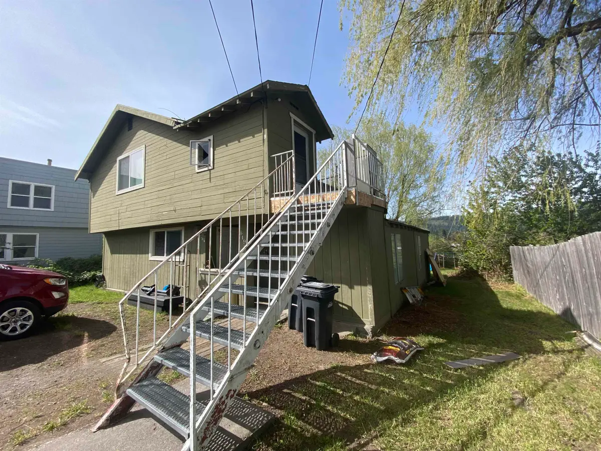 619 Spring St, Mount Shasta, CA 96067 - Image #1