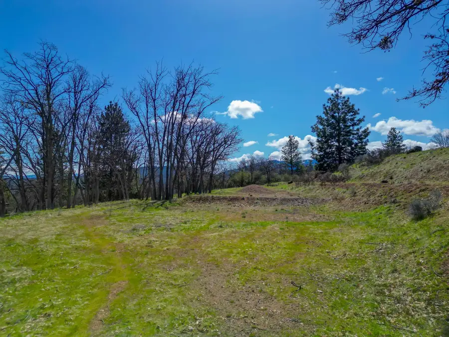 813 Maryhill Circle, Yreka, CA 96097 - #2