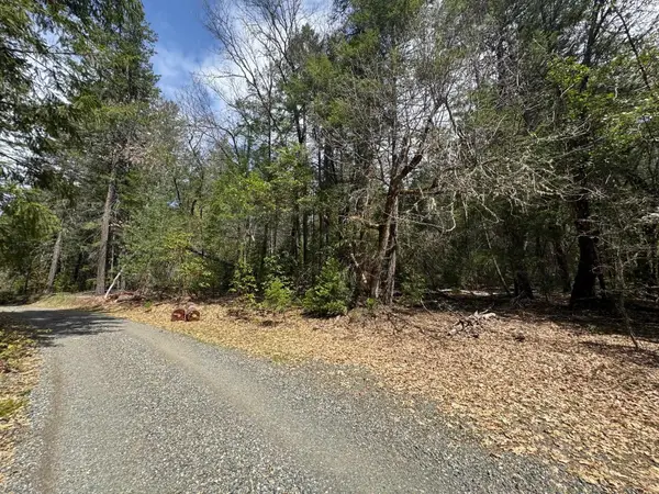 4.9 Acres David Lane, Seiad Valley, CA 96086