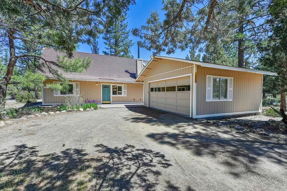 15724 Lake Shore Dr, Weed, CA 96094 - Image #1