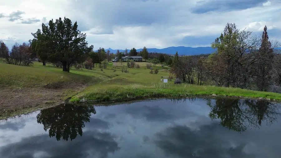 10818 Seven Hills Dr, Montague, CA 96064 - Image #2