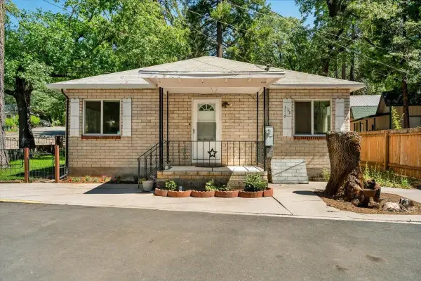 4517 & 4512 Dunsmuir Ave. and Gleaves Ave., Dunsmuir, CA 96025