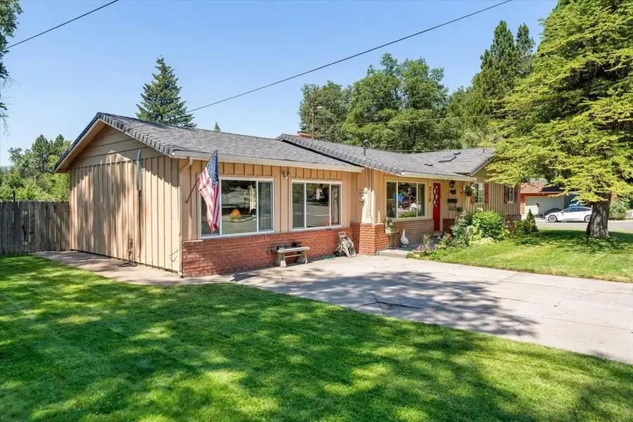 718 Buena Vista Ct, Mount Shasta, CA 96067 - Image #2