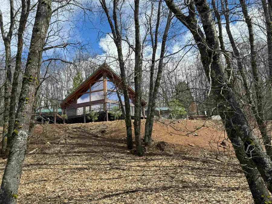 8705 Aspen Dr, Weed, CA 96094 - Image #3