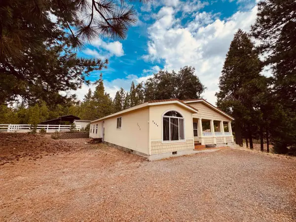 2430 Pine Grove Dr, Mt Shasta, CA 96067