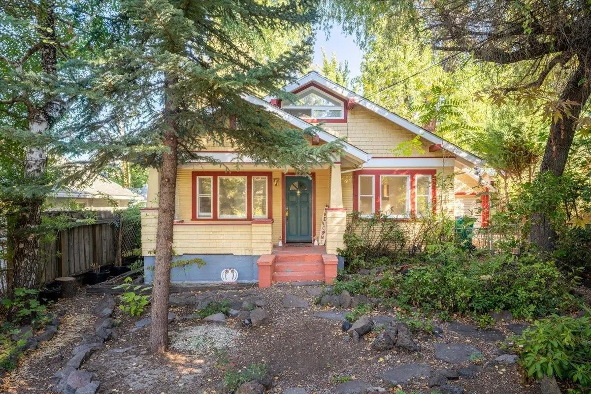 208 McCloud Ave, Mount Shasta, CA 96067 - #1