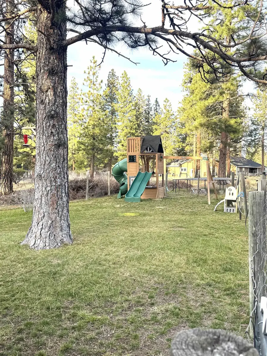 17933 Fisher Road, Weed, CA 96094 - Image #3