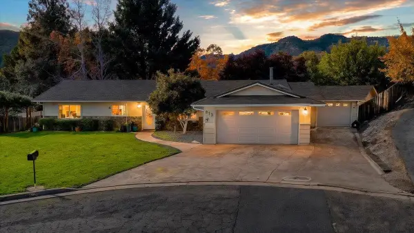 813 Silva Ct, Yreka, CA 96097