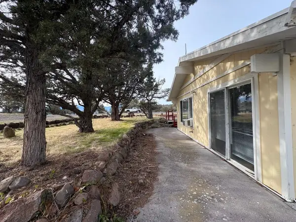 14840 Lake Shore Dr, Weed, CA 96094