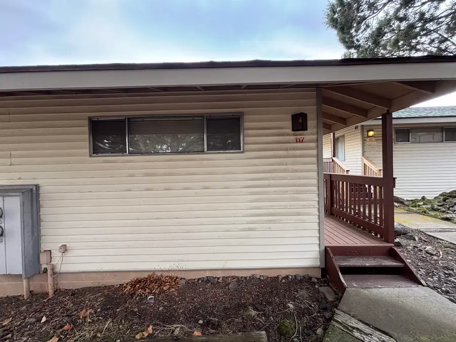 6043 Country Club Dr, Weed, CA 96094 - Image #3