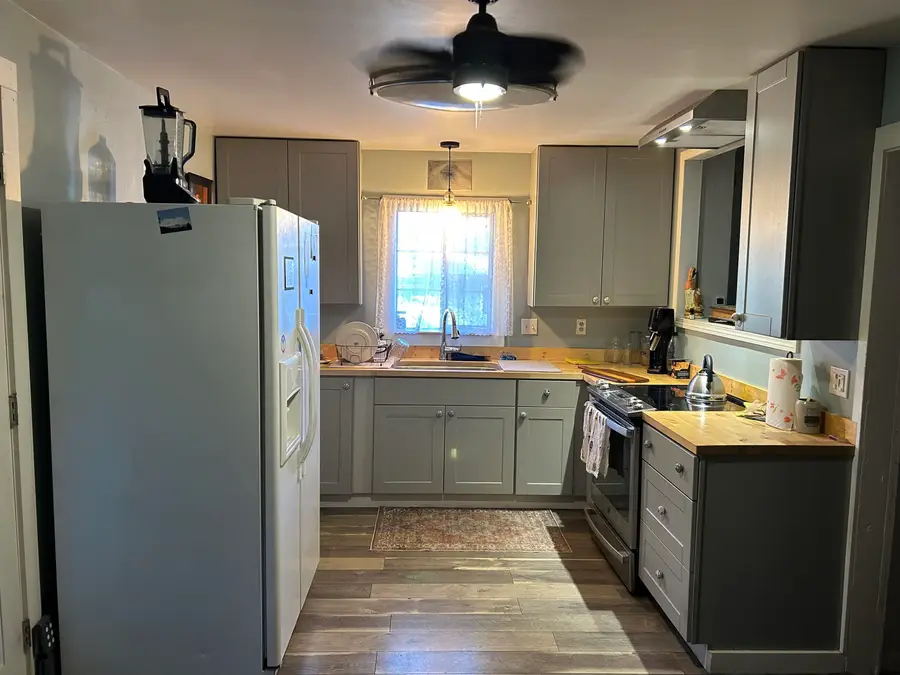 207 Marion St, Dunsmuir, CA 96025 - Image #2