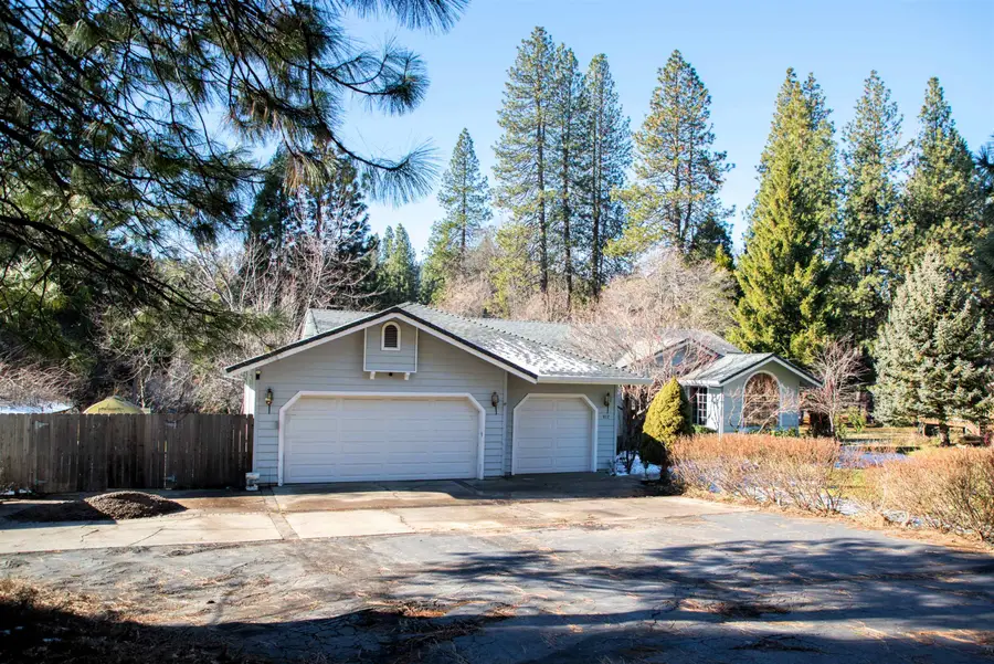 812 Michele Drive, Mount Shasta, CA 96067 - Image #2
