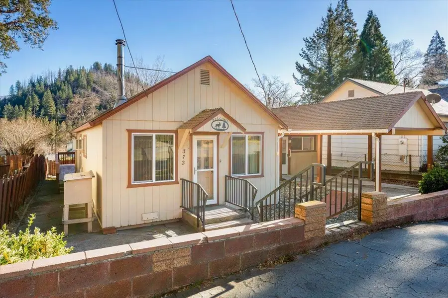 372 Walnut St, Weed, CA 96094 - Image #2