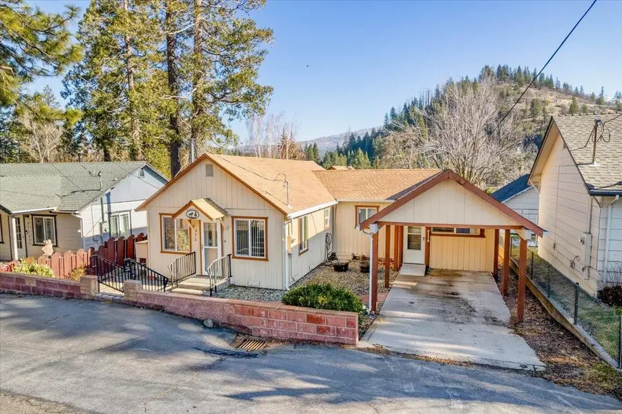 372 Walnut St, Weed, CA 96094 - Image #3