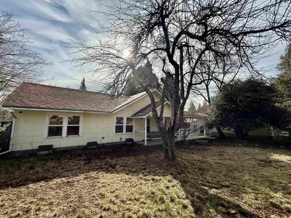 415 Old McCloud Road, Mt Shasta, CA 96067