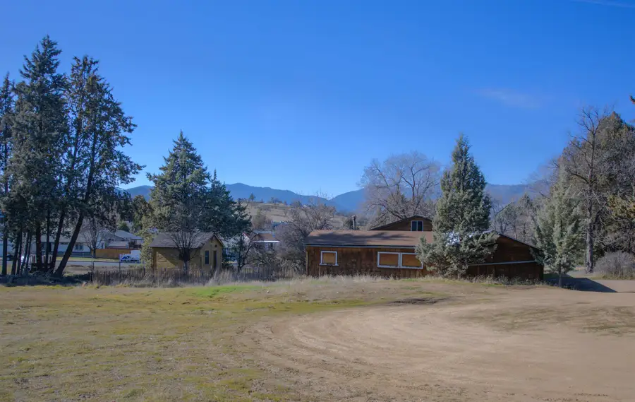 905 Campbell, Yreka, CA 96097 - #2