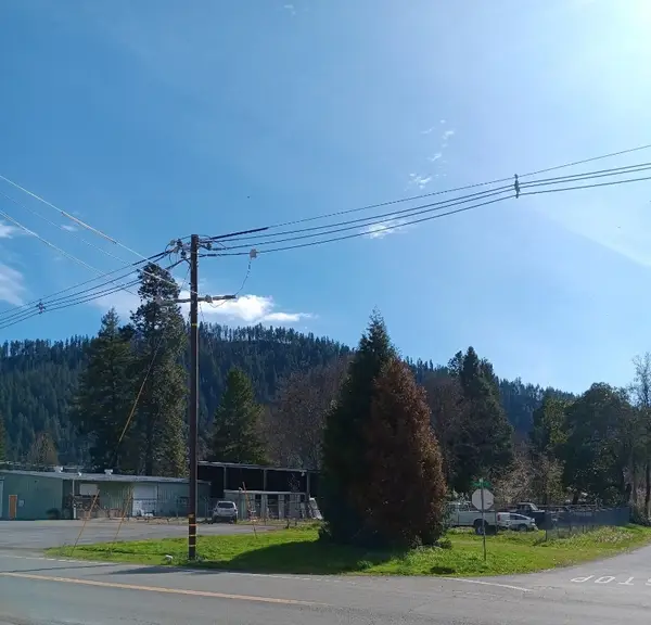 20 Davis Rd, Happy Camp, CA 96039