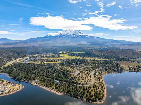 Unit 4 lot 202 Rainbow Dr, Weed, CA 96094