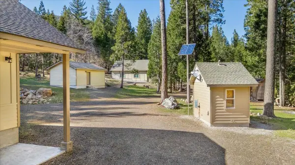 5022 Elderberry Dr, Weed, CA 96094