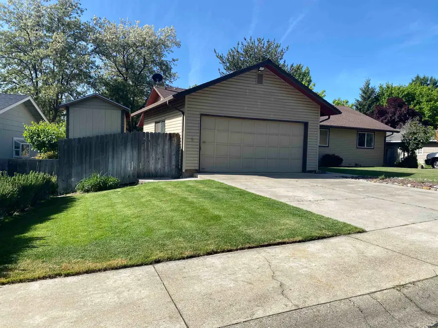 909 Arlene Ct., Yreka, CA 96097 - #2